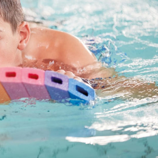 Regenbogen Schwimmbrett