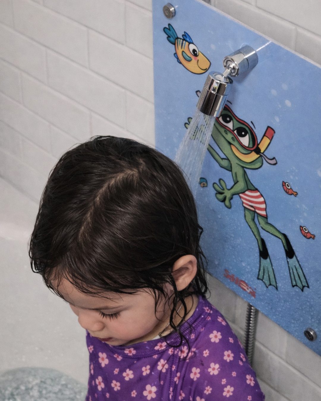 Schlori Kinderdusche mit lustigem Frosch-Motiv, 2-Wege-Adapter und kinderleicht verstellbarem Duschkopf mit 2 Wasserstrahl-Modi