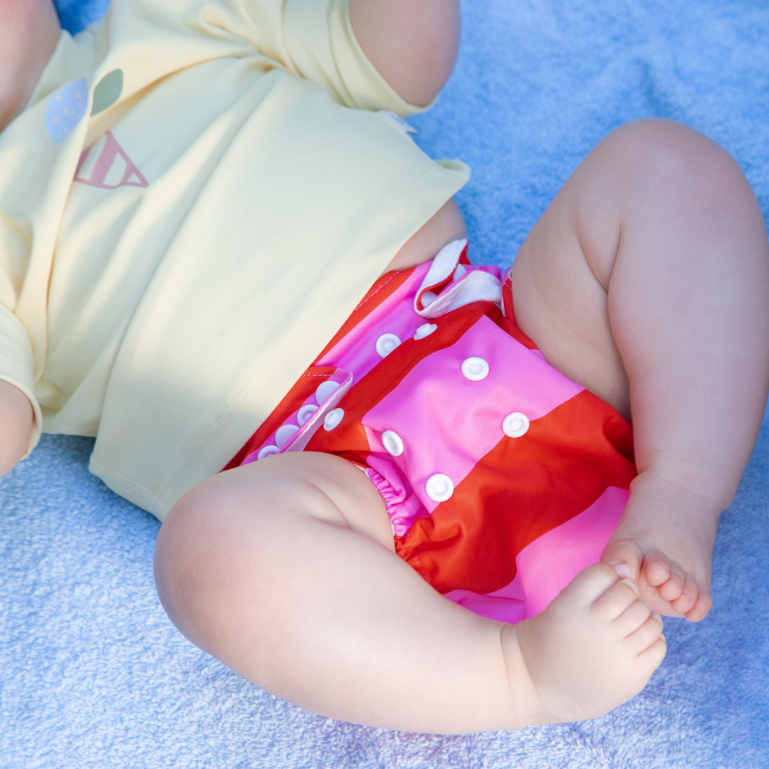 Schlori Schwimmwindel Pink Stripes von Schlori-Schwimmartikel, Baby-Schwimmwindel pink gestreift mit Druckknöpfen.