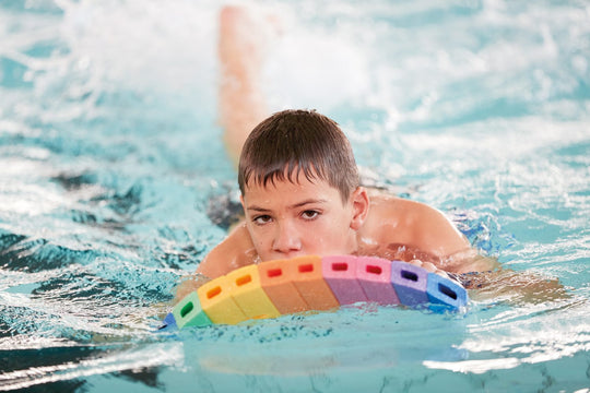 Regenbogen Schwimmbrett